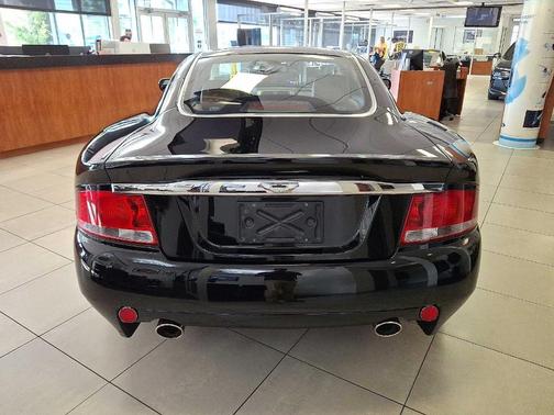 2002 Aston Martin V12 Vanquish 