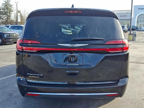 2023 Chrysler Pacifica Touring-L