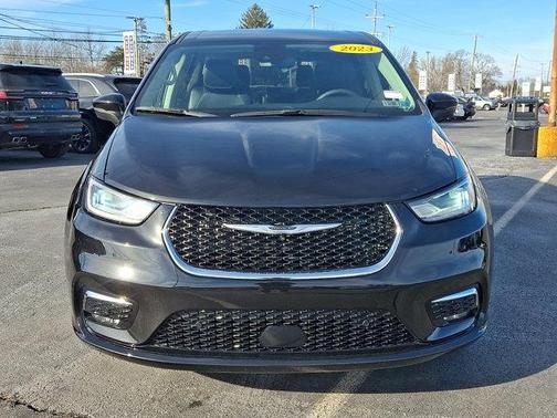 2023 Chrysler Pacifica Touring-L