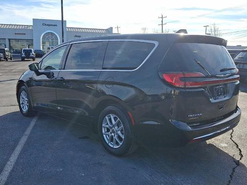 2023 Chrysler Pacifica Touring-L