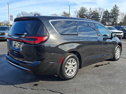 2023 Chrysler Pacifica Touring-L