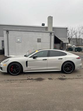 2019 Porsche Panamera GTS