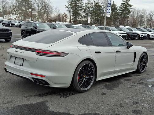 2019 Porsche Panamera GTS