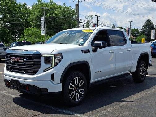 Summit White 2022 GMC Sierra 1500 AT4