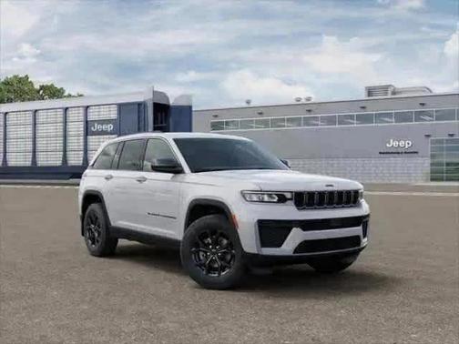 Bright White Clearcoat 2026 Jeep Grand Cherokee Laredo