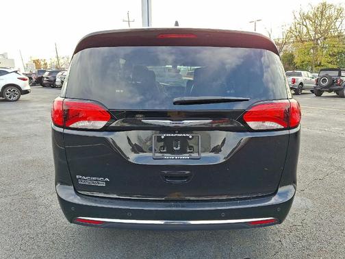 2019 Chrysler Pacifica Touring-L