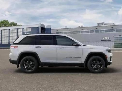 Bright White Clearcoat 2025 Jeep Grand Cherokee Limited