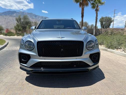 Silver Frost Metallic 2023 Bentley Bentayga Speed