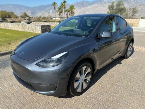 Midnight Silver Metallic 2023 Tesla Model Y Long Range Dual Motor All-Wheel Drive