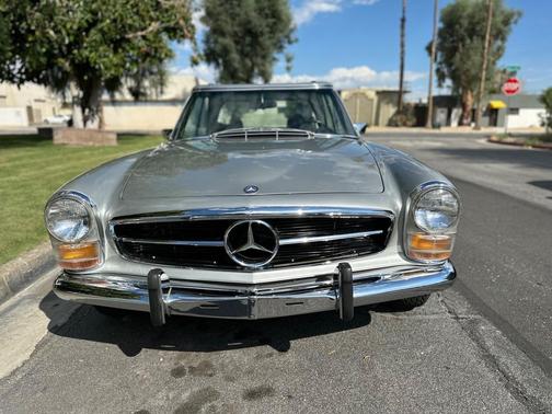 1969 Mercedes-Benz 280SL 