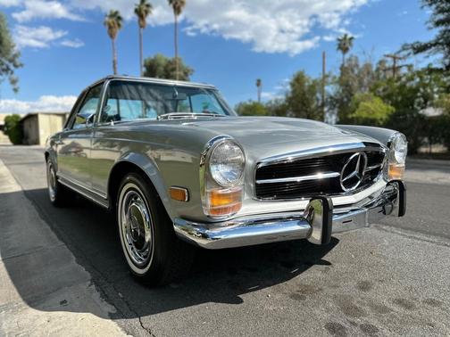 1969 Mercedes-Benz 280SL 