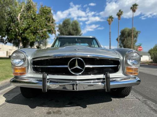 1969 Mercedes-Benz 280SL 