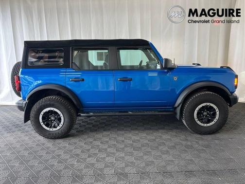 Blue Metallic 2022 Ford Bronco Base