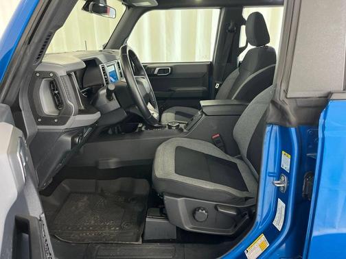Blue Metallic 2022 Ford Bronco Base