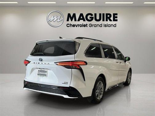 2022 Toyota Sienna XSE 7 Passenger