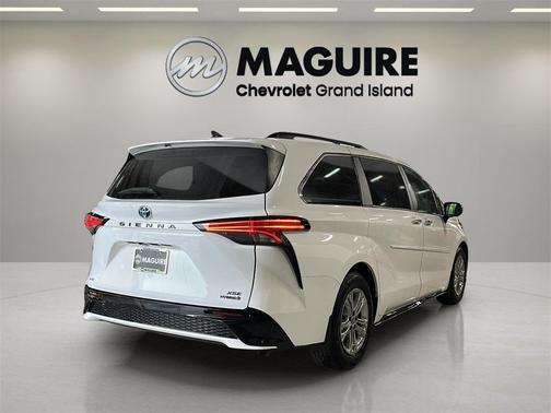 2022 Toyota Sienna XSE 7 Passenger