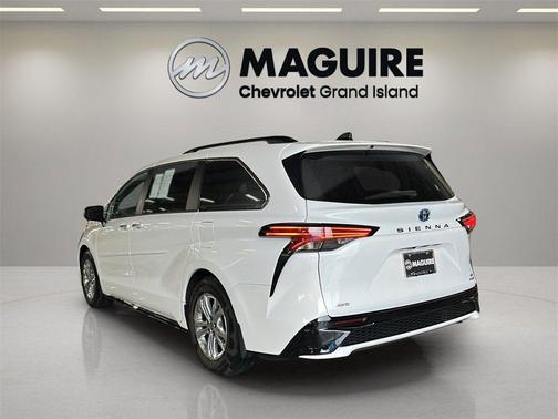 2022 Toyota Sienna XSE 7 Passenger