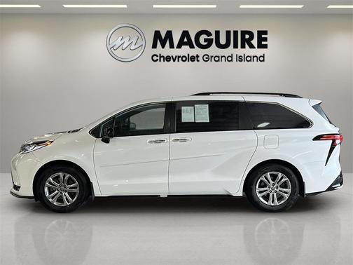 2022 Toyota Sienna XSE 7 Passenger