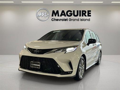 2022 Toyota Sienna XSE 7 Passenger