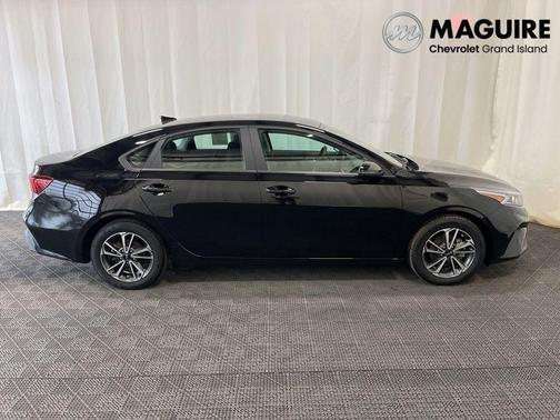 Aurora Black Pearl 2023 Kia Forte LXS