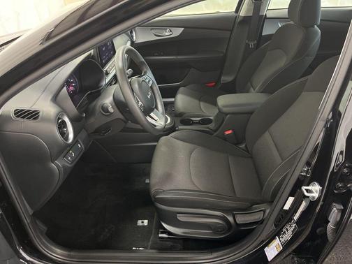 Aurora Black Pearl 2023 Kia Forte LXS