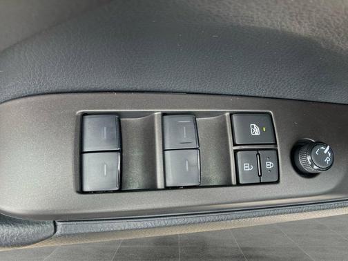 2023 Toyota Camry Hybrid SE
