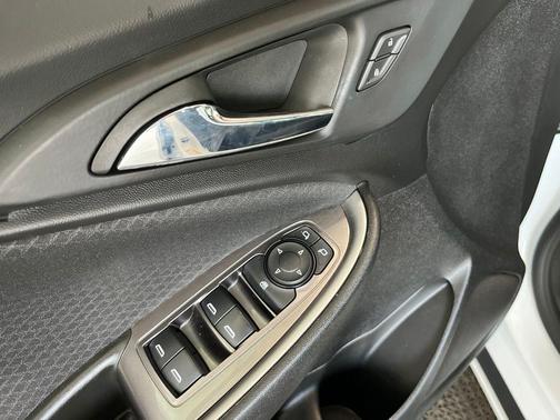 Summit White 2022 Chevrolet Malibu 1LS
