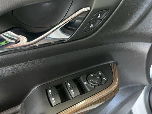 Summit White 2023 GMC Acadia SLE