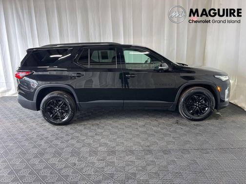 Mosaic Black Metallic 2023 Chevrolet Traverse LT Cloth