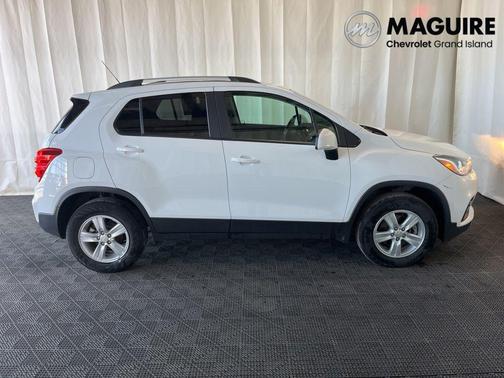 Summit White 2022 Chevrolet Trax LT