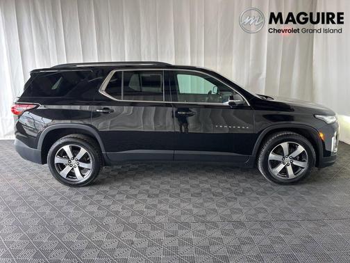 Mosaic Black Metallic 2023 Chevrolet Traverse LT Leather