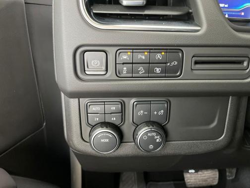 Summit White 2022 Chevrolet Tahoe Z71