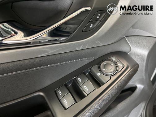 Sterling Gray Metallic 2023 Chevrolet Traverse LT Cloth