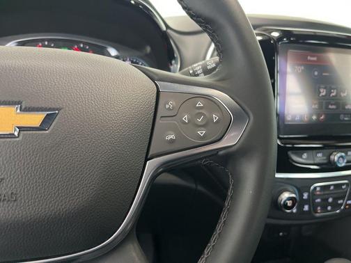 Sterling Gray Metallic 2023 Chevrolet Traverse LT Cloth