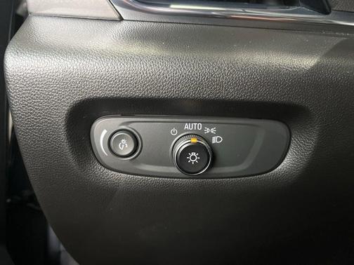 Sterling Gray Metallic 2023 Chevrolet Traverse LT Cloth