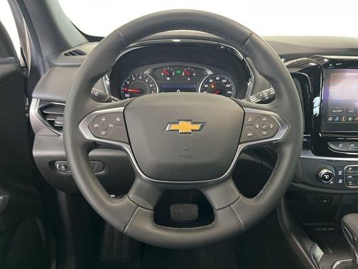 Sterling Gray Metallic 2023 Chevrolet Traverse LT Cloth