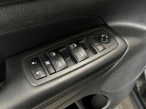 Diamond Black 2020 Jeep Grand Cherokee Laredo E