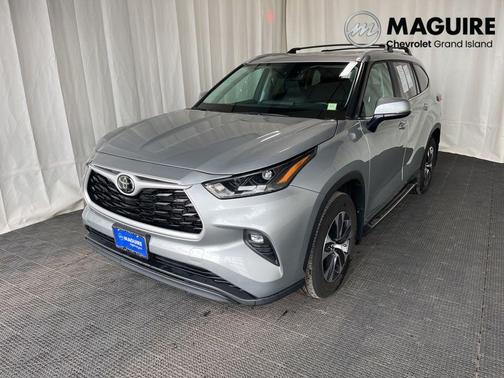 Gray 2024 Toyota Highlander XLE