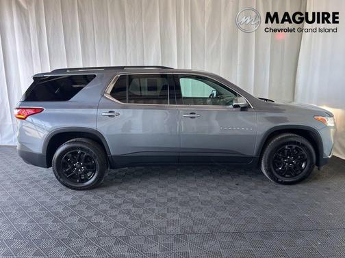 Satin Steel Metallic 2021 Chevrolet Traverse LT Cloth