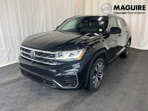 Deep Black Pearl Effect 2022 Volkswagen Atlas Cross Sport 3.6L V6 SEL Premium R-Line