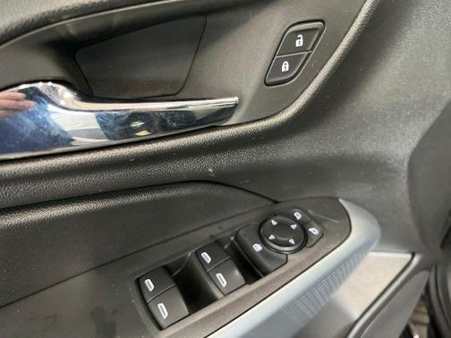 Mosaic Black Metallic 2024 Chevrolet Trax LS