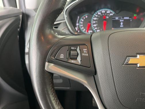 Mosaic Black Metallic 2022 Chevrolet Trax LT