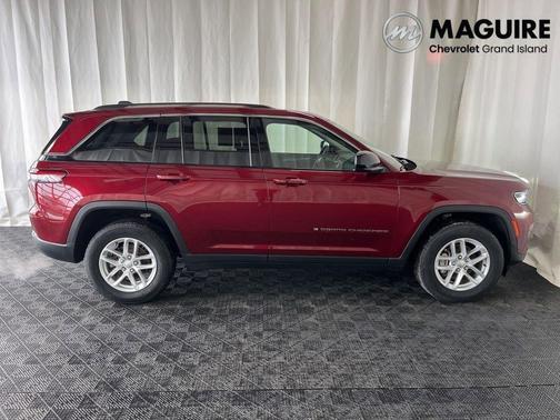 Velvet Red Pearlcoat 2023 Jeep Grand Cherokee Laredo
