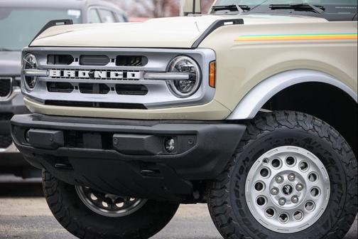 Desert Sand 2026 Ford Bronco Outer Banks