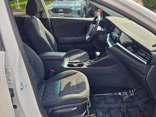 2022 Kia Niro LXS