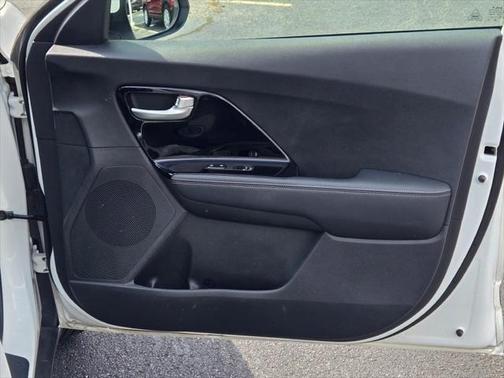 2022 Kia Niro LXS