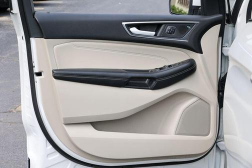 Star White Metallic Tri-Coat 2024 Ford Edge Titanium