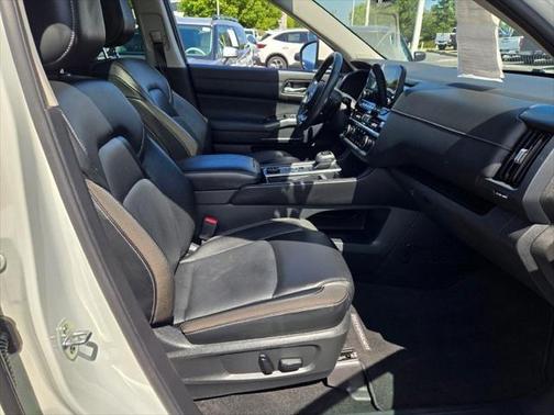 2022 Nissan Pathfinder SL 4WD