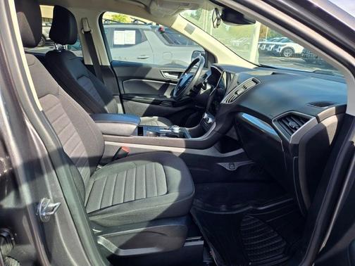 2021 Ford Edge SE