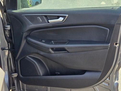 2021 Ford Edge SE